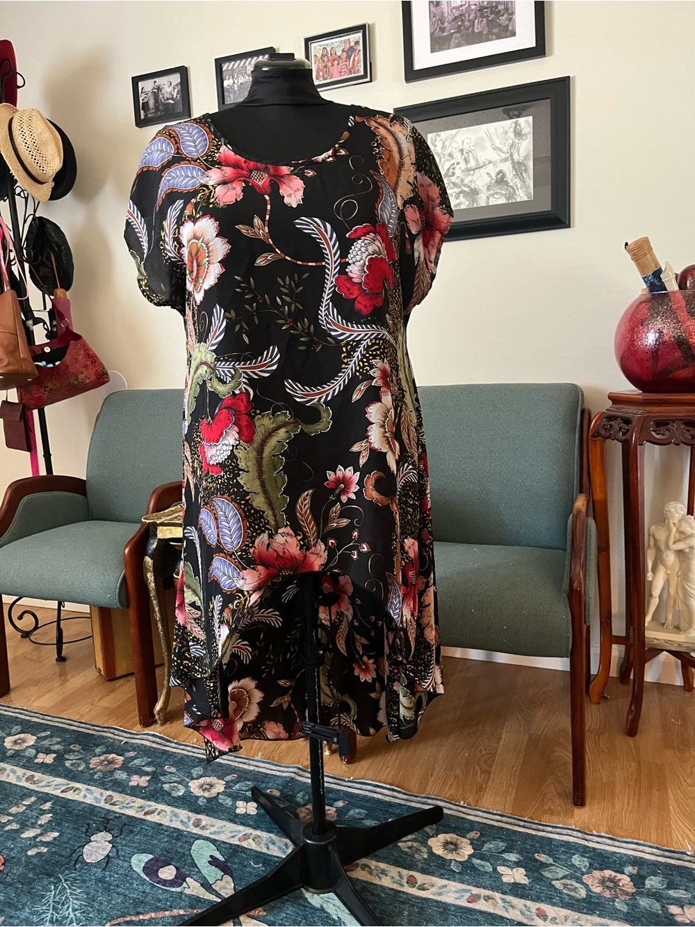 cha cha vente Black Floral Swing Tunic with Red & Pink Blooms